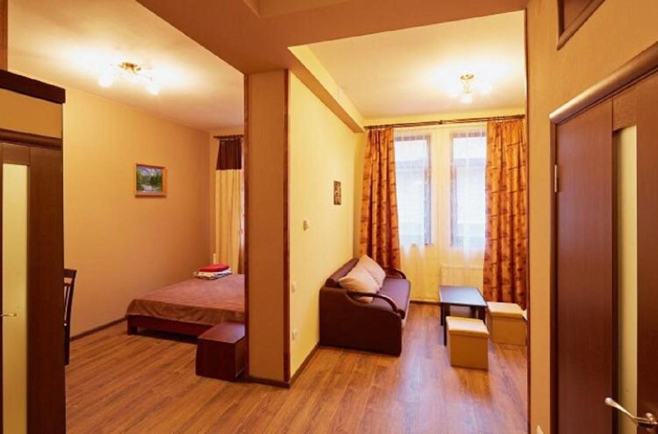 Apartment On Lychakivska 6-A Lviv Ngoại thất bức ảnh