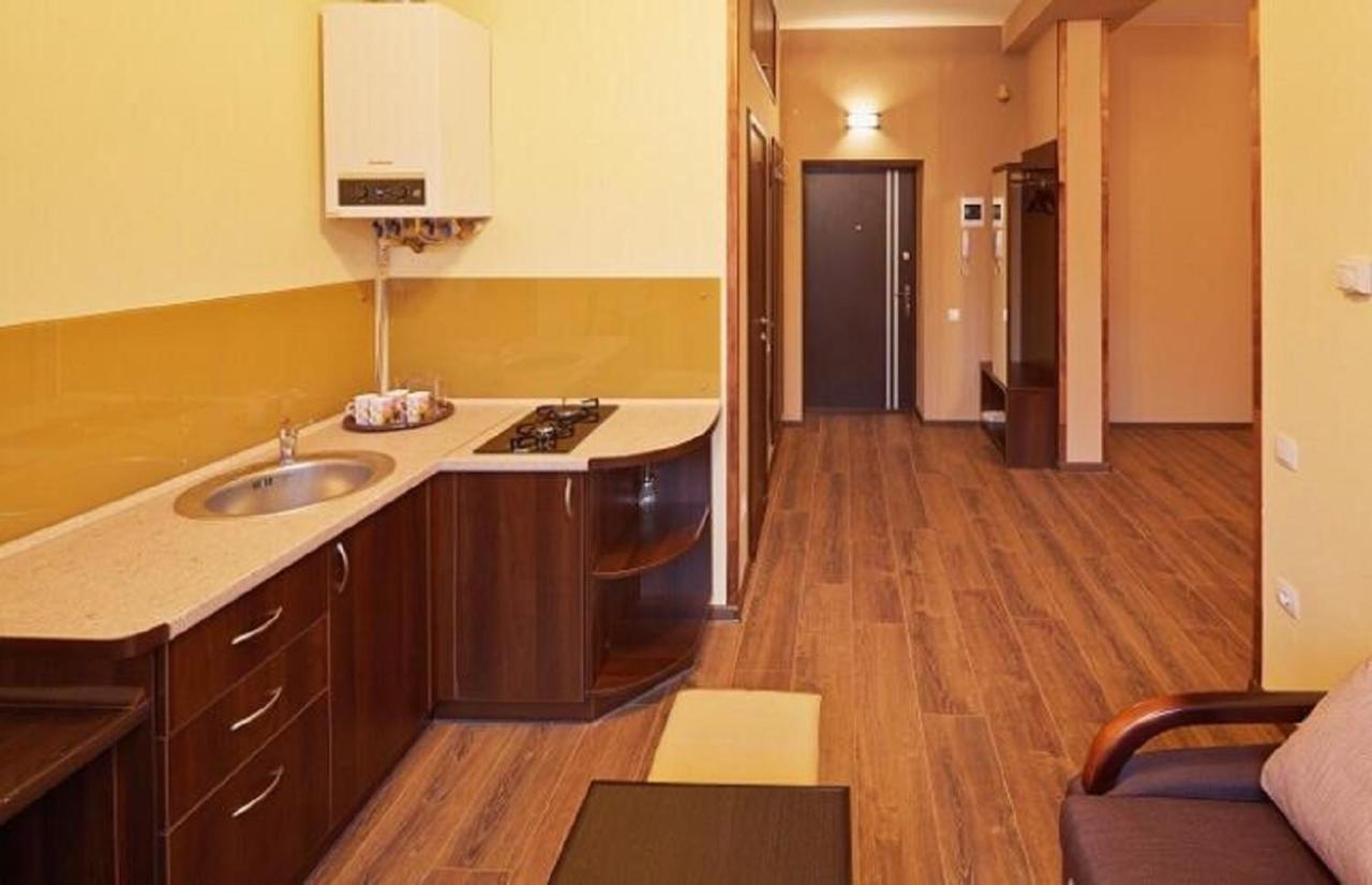 Apartment On Lychakivska 6-A Lviv Ngoại thất bức ảnh
